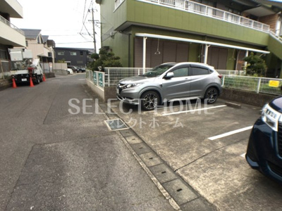 【駐車場】 | ハイツ浅井 | 車をお持ちの方に嬉しい駐車場付きの物件です
