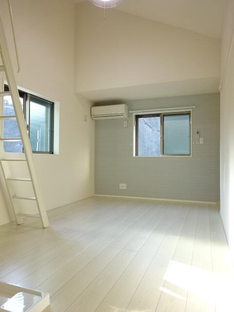 ヒルズ鴨居の居間・リビング