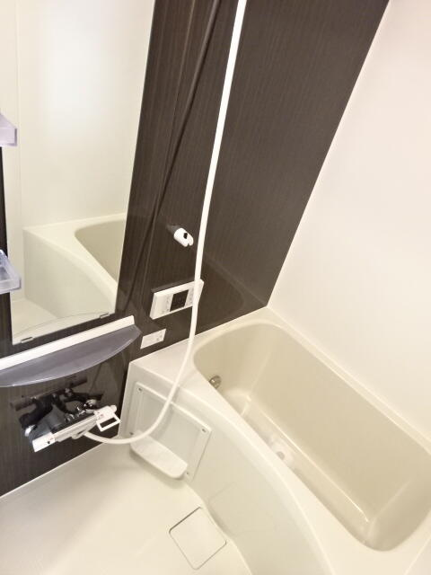 ヒルズ鴨居の浴室