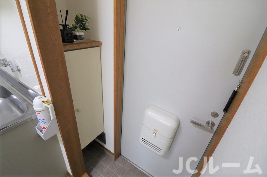 フローラハイツの玄関