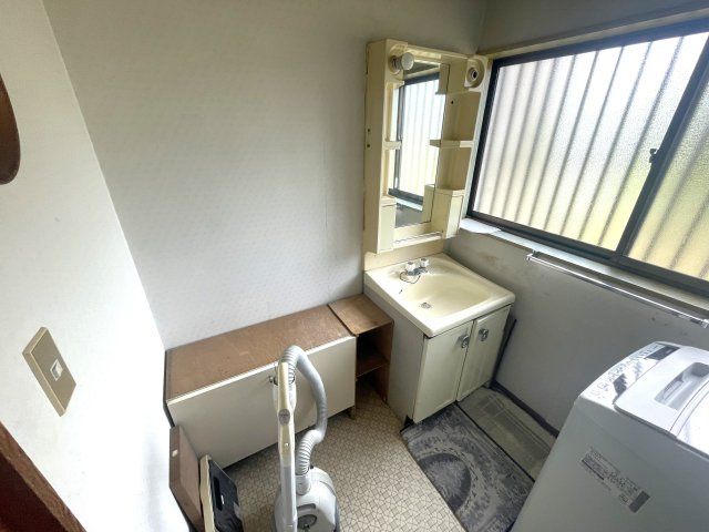 松之郷売り戸建住宅の独立洗面台