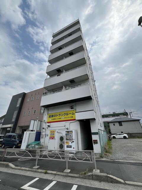 プラーズ小松川のエントランス