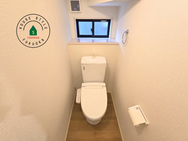 福岡市城南区東油山5丁目第1-3棟（3号棟）の内観：施工例|温水洗浄便座を完備しております。2ヶ所にトイレがあるのは朝の慌ただしい時間も安心です。