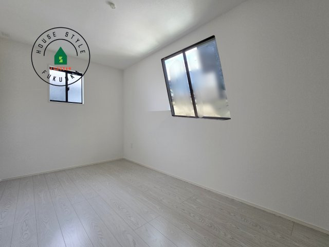 福岡市城南区東油山5丁目第1-3棟（3号棟）の内観：施工例|柔らかい陽光が差し込む明るいお部屋を演出する設計。彩光の取れる窓が気持ちの良いお部屋を創り上げます。