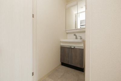 【洗面所】 | プレサンス大国町アドロッソ | 忙しい朝には欠かせない洗面所です