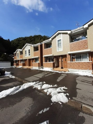 【駐車場】 | ニューヴィレッジＡ | 駐車場完備です