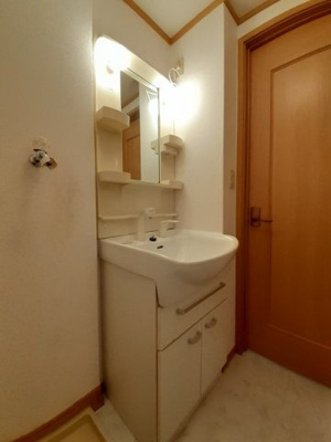 【洗面所】 | ニューヴィレッジＡ | スペースが確保できる洗面所です