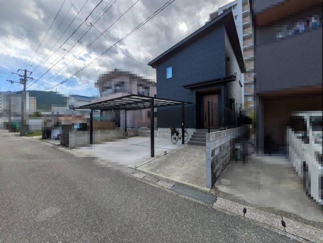 高知市神田　中古戸建ての前面道路含む現地写真