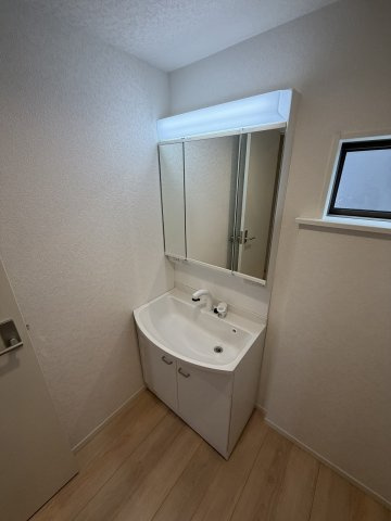 安曇野市三郷明盛　1号棟の独立洗面台