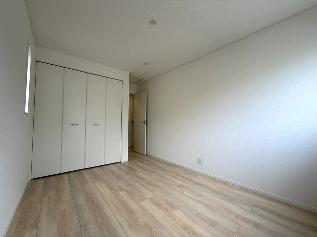 安曇野市三郷明盛　1号棟の洋室