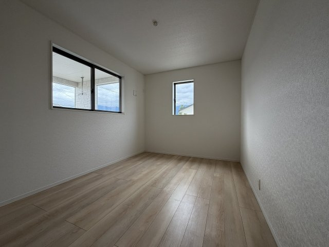 安曇野市三郷明盛　1号棟の洋室