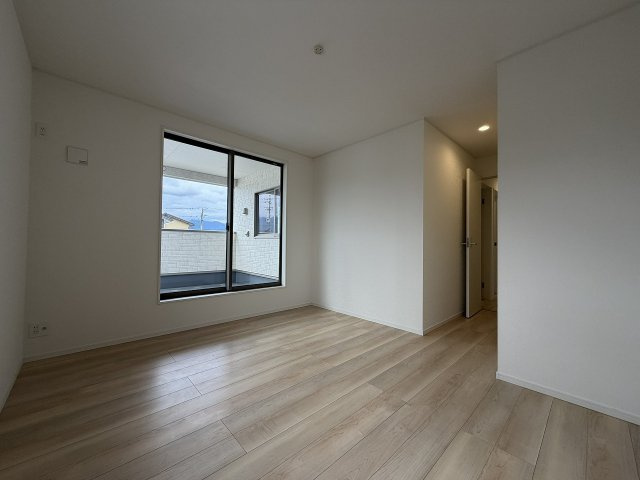 安曇野市三郷明盛　1号棟の洋室