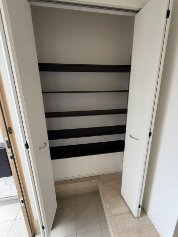 安曇野市三郷明盛　1号棟の収納