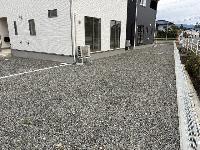 安曇野市三郷明盛　1号棟の庭