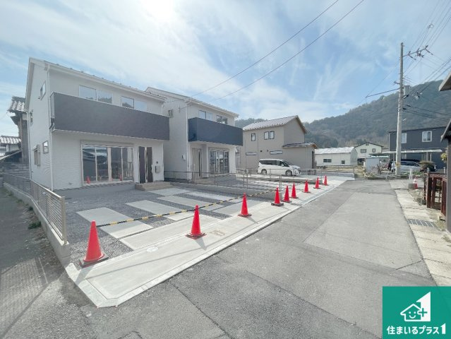 近江八幡市北之庄町　第1期　新築一戸建ての前面道路含む現地写真|車通りの少ない前面道路！お子様がいらっしゃるご家族でも安心！