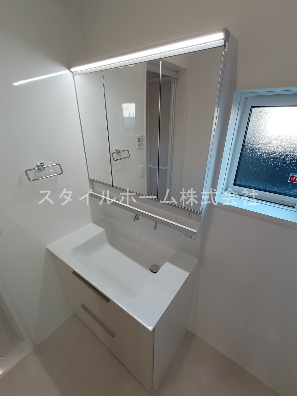 IORI　V棟の洗面所