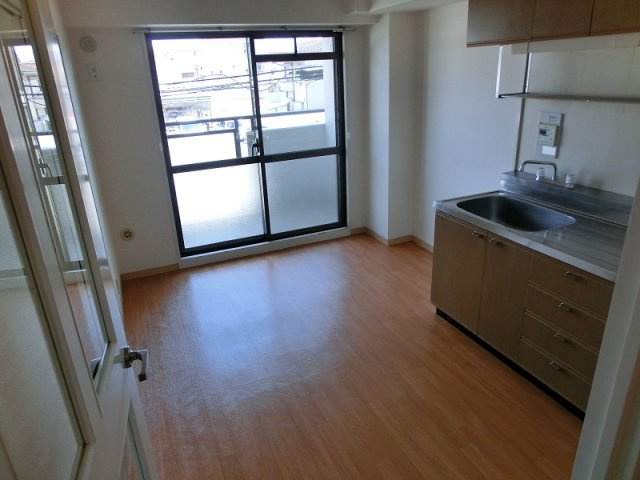 グロウブ東翠園の居間・リビング