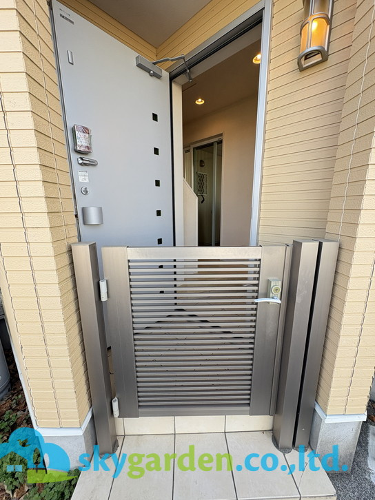 藤沢市みその台　中古戸建の玄関