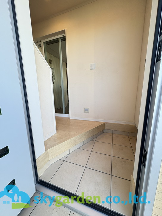 藤沢市みその台　中古戸建の玄関