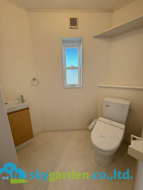 藤沢市みその台　中古戸建のトイレ