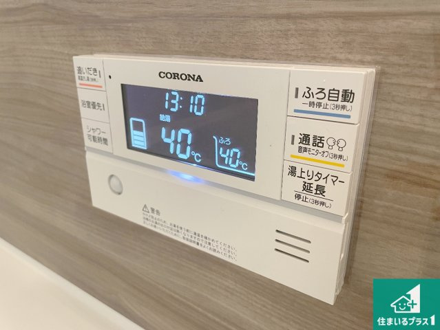 近江八幡市北之庄町　第1期　新築一戸建てのキッチン|リビングと統一感があり、使い勝手のいいキッチン。広々としているので、二人並んで作業が出来ちゃいます。お子様と一緒に色々なお料理に挑戦できるスペースがあります。