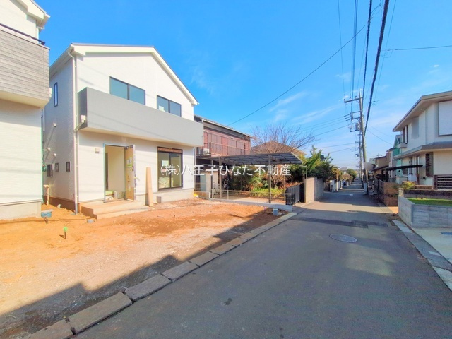 『八王子市新築戸建て』八王子市散田長2-17-9【仲介手数料無料】　１３期の前面道路含む現地写真|～仲介手数料無料☆八王子ひなた不動産～　八王子市散田町　新築戸建て