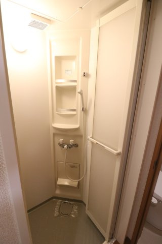 【シャワールーム】