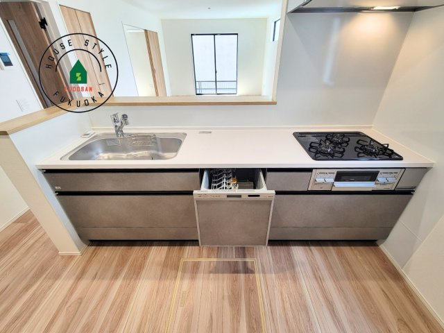 大野城市乙金東1丁目第2第3-3棟(2号棟)の内観：施工例|キッチン。グリル・食器洗い乾燥機・浄水器も完備。