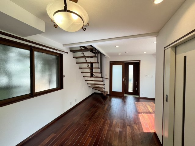 本駒込1丁目戸建の居間・リビング|1階リビング