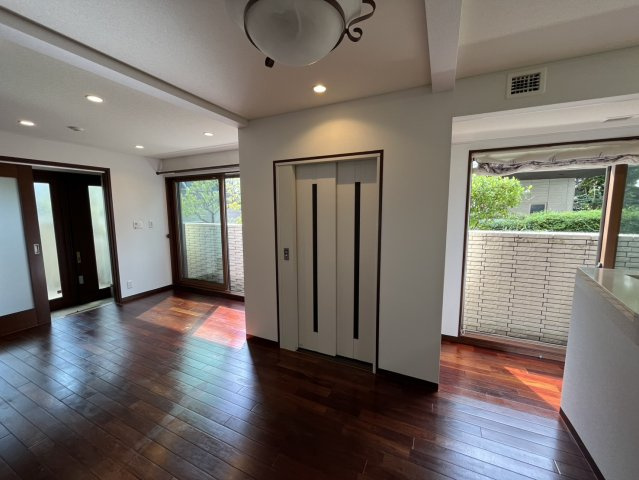 本駒込1丁目戸建の居間・リビング|1階リビング