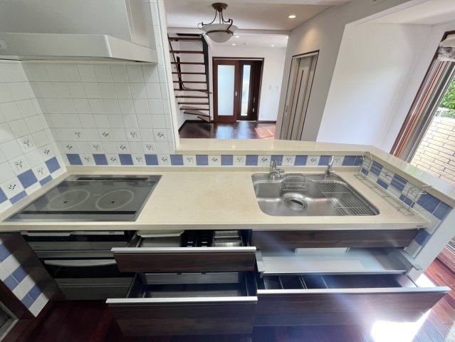 本駒込1丁目戸建のキッチン|1階キッチン