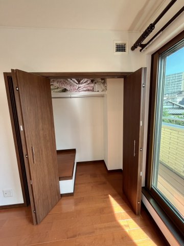 本駒込1丁目戸建の収納|2階洋室クローゼット