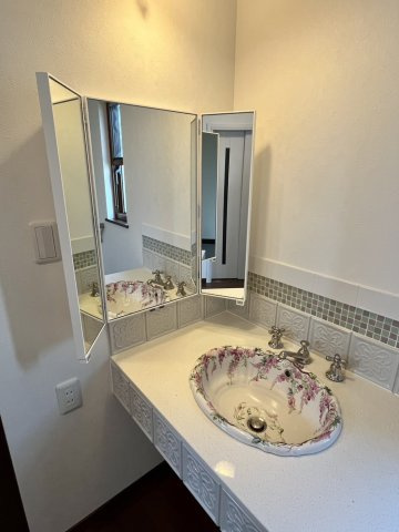 本駒込1丁目戸建の洗面所|2階洗面台