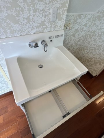 本駒込1丁目戸建の独立洗面台|3階洗面台