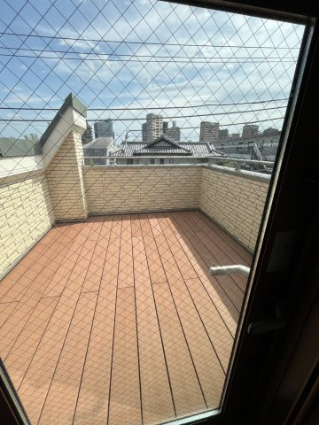 本駒込1丁目戸建のバルコニー|3階テラス