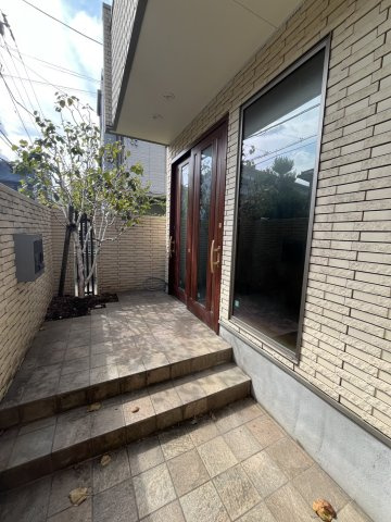 本駒込1丁目戸建の玄関