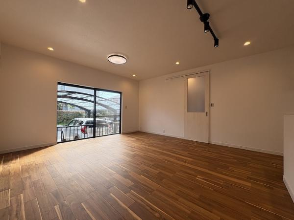 神戸市垂水区学が丘中古戸建の居間・リビング