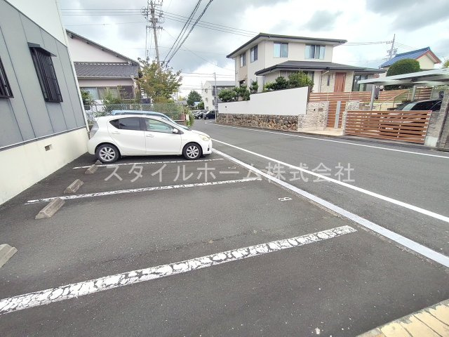 クレール東田Bの駐車場