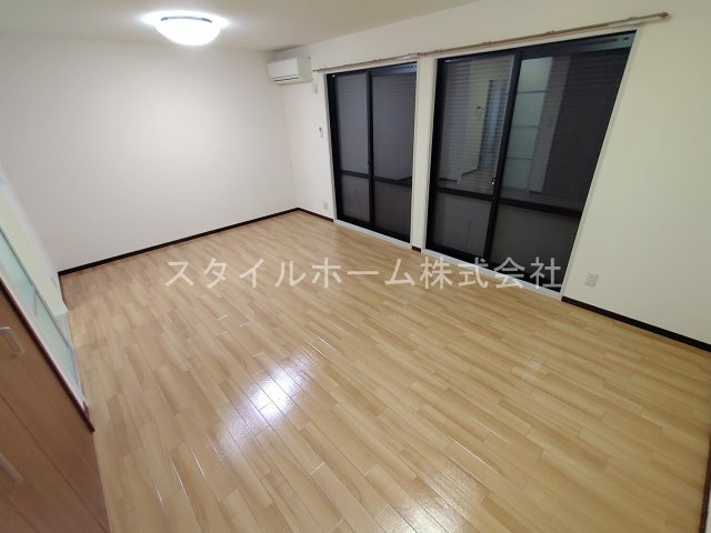 クレール東田Bの居間・リビング