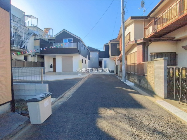 練馬区西大泉6丁目 全2棟 2号棟の前面道路含む現地写真