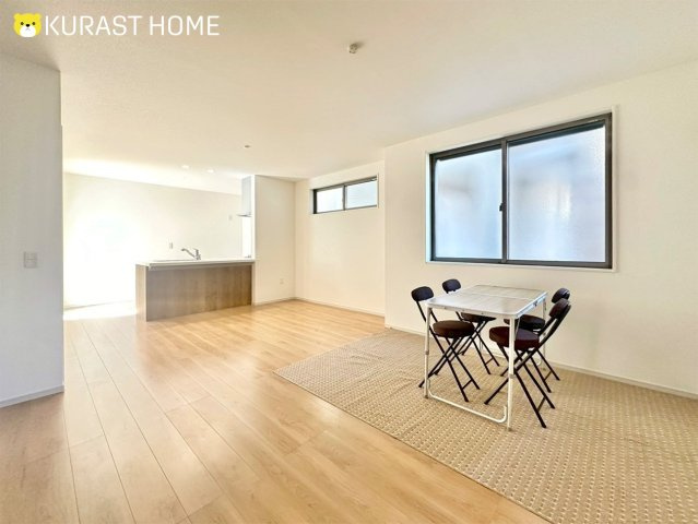 長岡京市神足掛越　新築戸建の居間・リビング