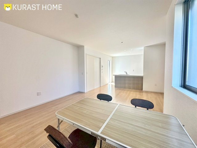 長岡京市神足掛越　新築戸建の居間・リビング