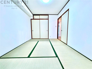 リビング横の和室スペースはリビングと続きで利用してもデザイン性のとれる洋風和室になります。やっぱり一室は欲しい和室は客間や小さなお子様の寝かせ付けなどにも便利です。