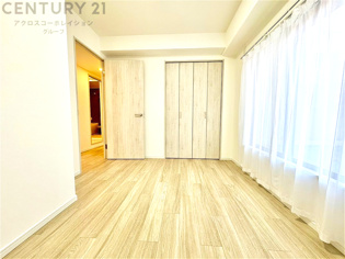 寝室…リラックスできるプライベート空間で、快適な睡眠をサポート。個人の好みに合わせたインテリアや寝具で心地良さを追求。プライベートな時間を過ごし、リフレッシュする場所におすすめです。