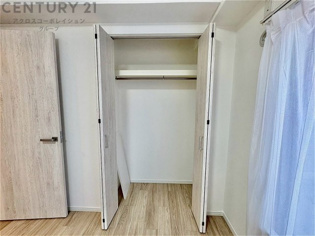 衣類やアクセサリー、小物類の収納が便利で整理整頓がしやすく、部屋の美観を保ちつつ、スペースを最大限に活用できます。衣服のしわやダメージを防ぎ、長持ちさせることができます。