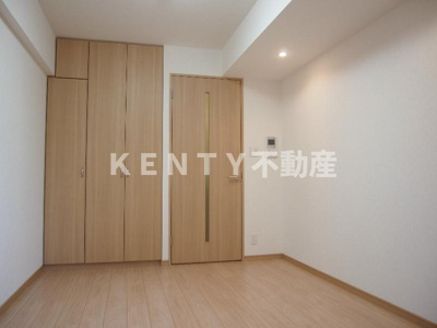 【寝室】 | ルーブル仲六郷壱番館 | 開放的な寝室です