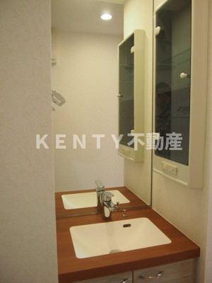 【洗面所】 | ルーブル仲六郷壱番館 | ゆったりとスペースのある洗面所