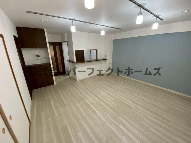 ダイアパレス枚方山田池公園の居間・リビング|ゆったりとしたリビングです