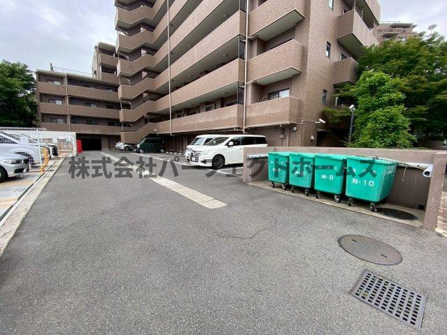 ダイアパレス枚方山田池公園の駐車場|カースペースがあります