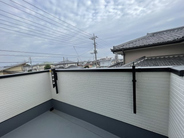 【新築戸建】前橋南町二丁目24-1期のバルコニー|バルコニーから入る日差しは暖かく、爽快な朝の目覚めを促してくれます♪洗濯物やお布団を干して太陽の香りを吸い込んだお布団で夜はおやすみください。